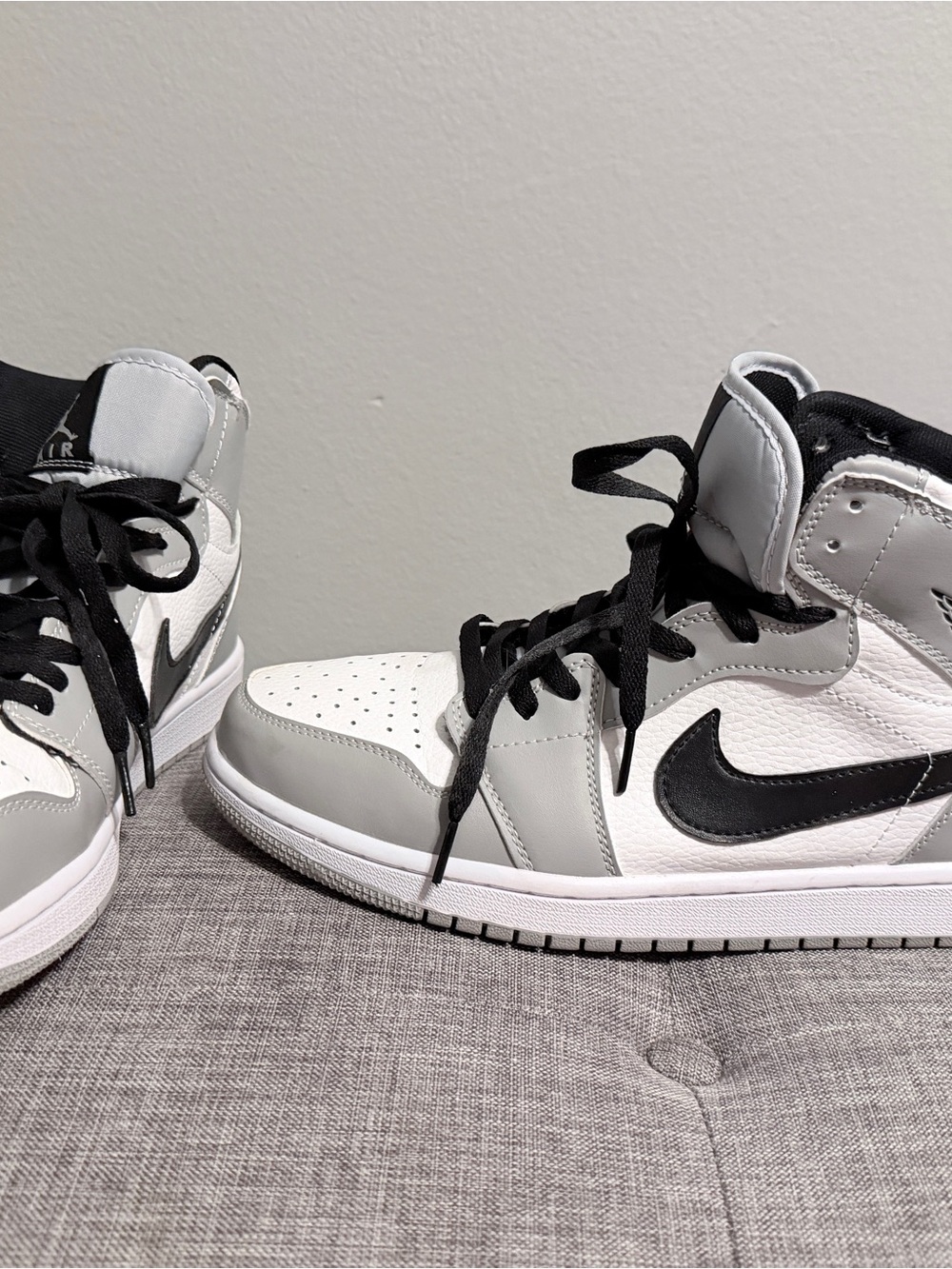 Nike Air Jordan 1 Mid White Gray Black